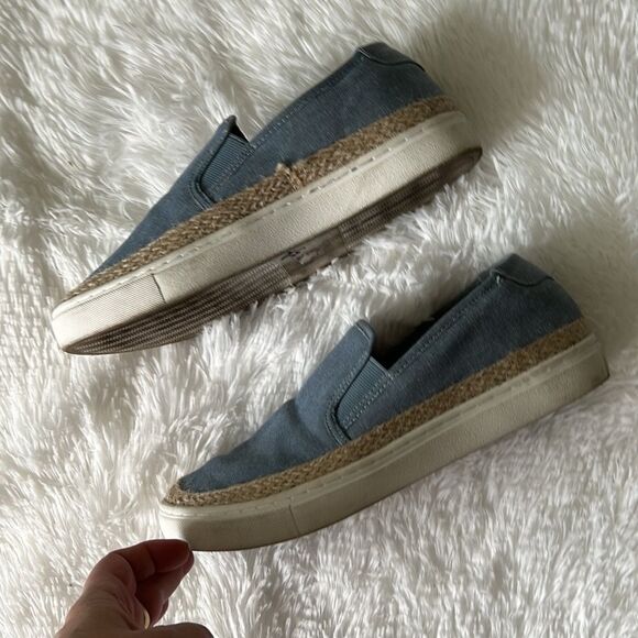 **Trending**TORRID Chambray Denim Slip-On Canvas Sneakers, Size 7 W, GUC. - Picture 2 of 5